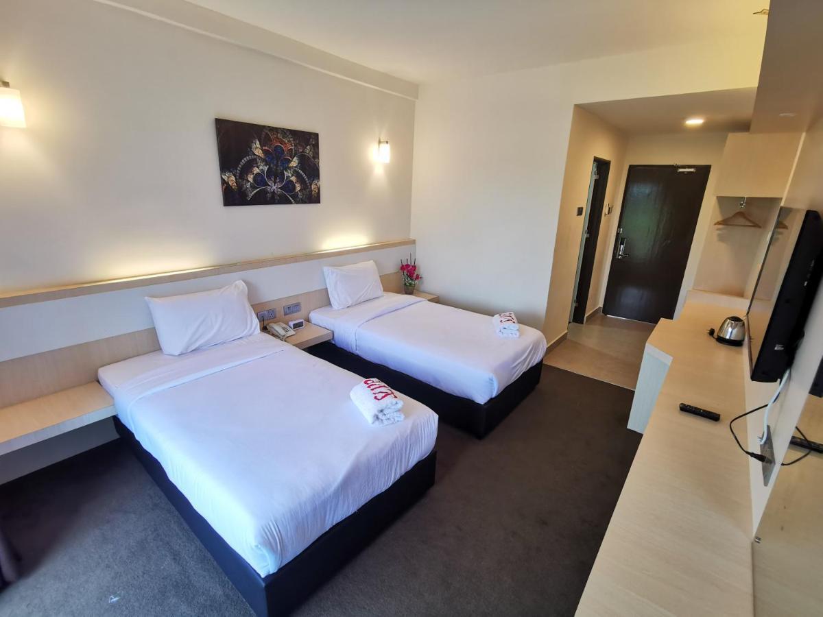 Serdang Lake View Resort Sungai Kechil エクステリア 写真