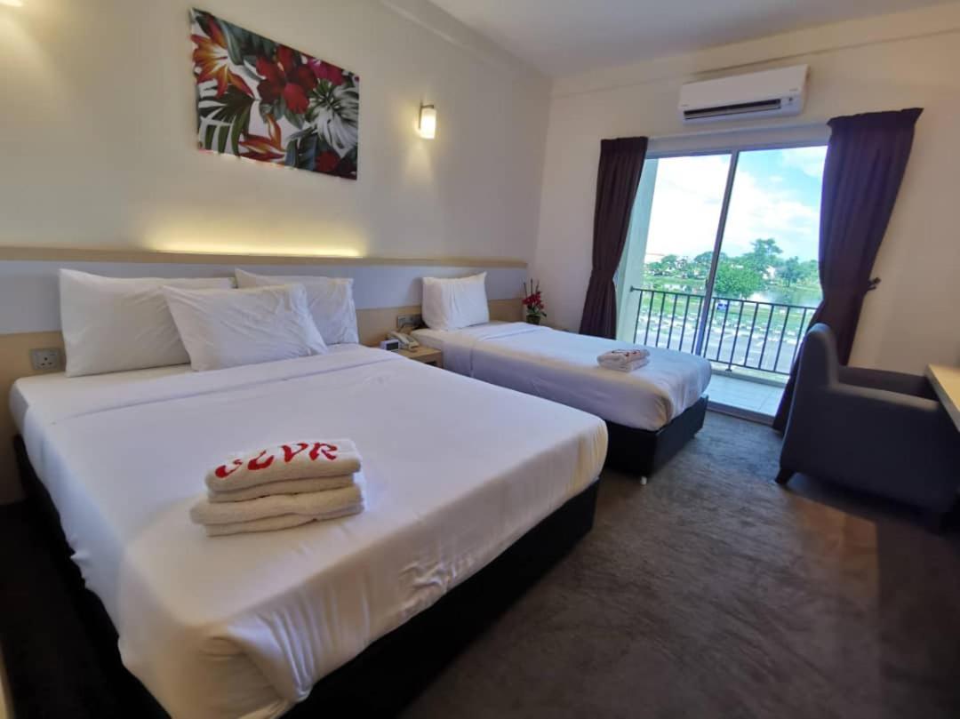 Serdang Lake View Resort Sungai Kechil エクステリア 写真