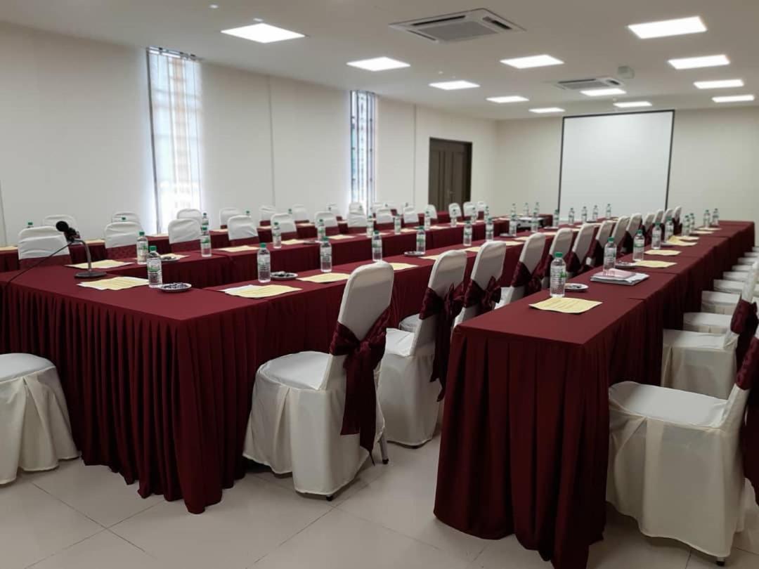 Serdang Lake View Resort Sungai Kechil エクステリア 写真
